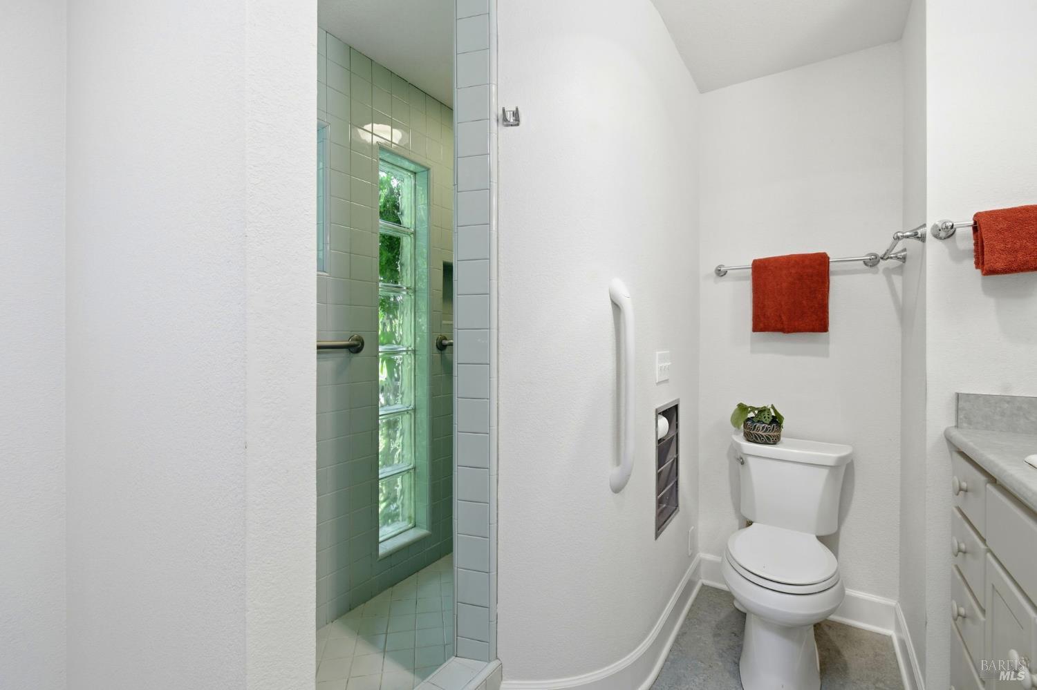 3223 Canfield Road Sebastopol, CA 95472 - Photo 23 of 58 Second Full Bath in Primary Bedroom with Walk-in Shower
