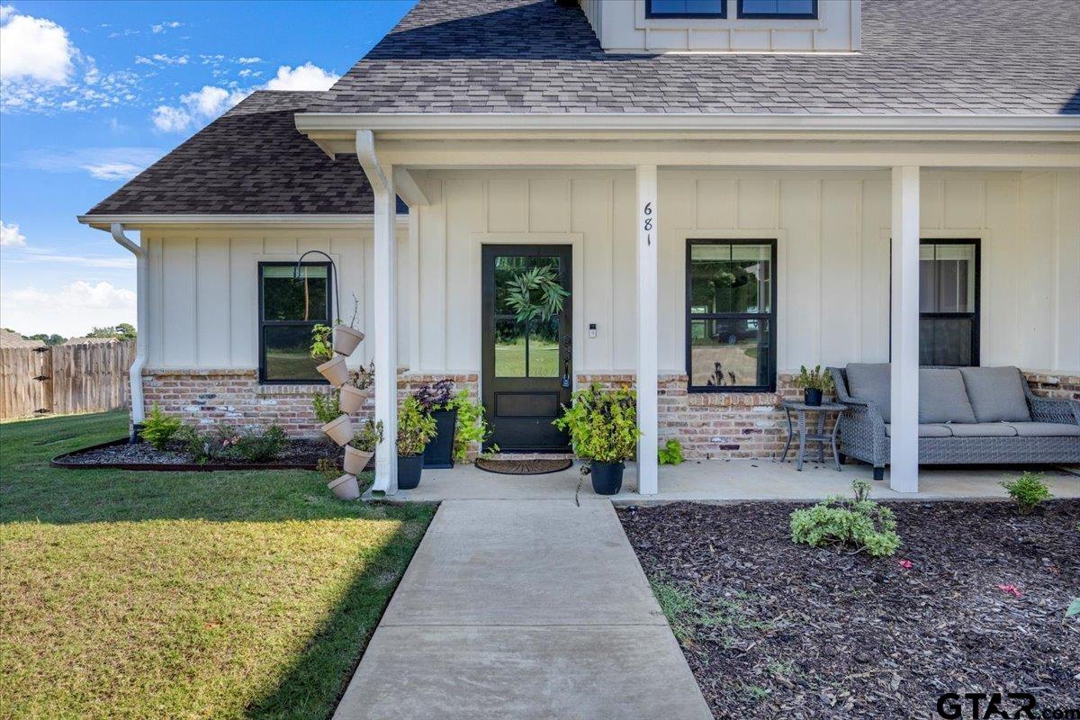 681 Peavine Road Kilgore, TX 75662 - Photo 2 of 27 a front view of a house with garden