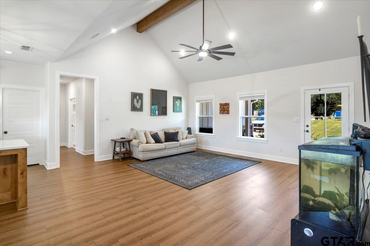 681 Peavine Road Kilgore, TX 75662 - Photo 8 of 27 a living room with furniture and a wooden floor