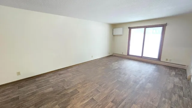 $129,900 | 35 Nathan Lane North, Unit 114, Plymouth, MN 55441