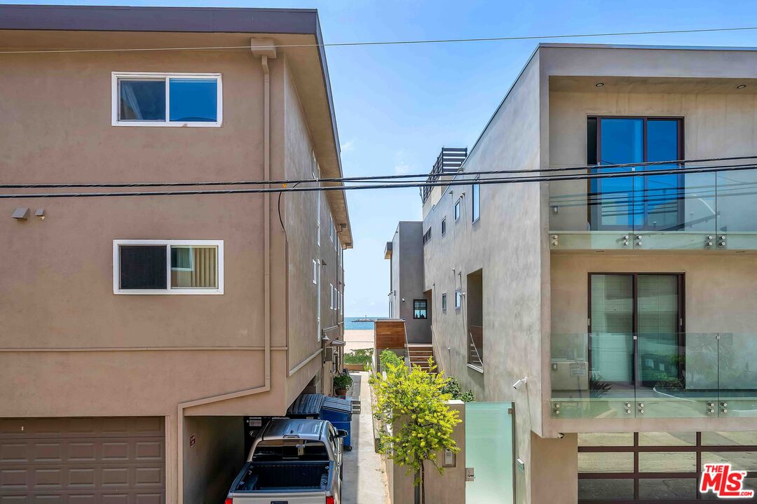 15 63rd Avenue, Unit 3 Playa del Rey, CA 90293 - Photo 25 of 34 a view of a house with a street
