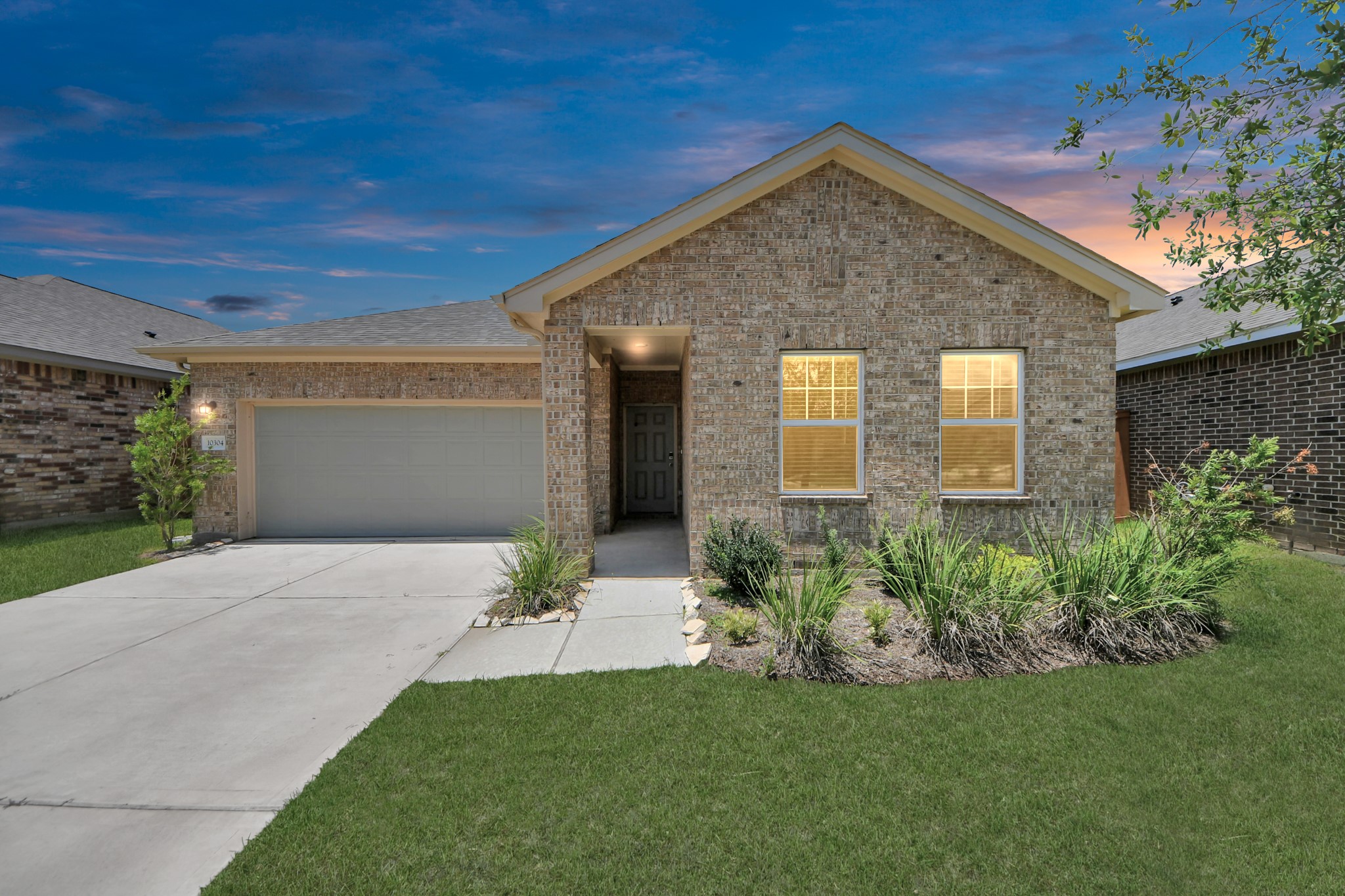 Enjoy modern living-New Construction home with a distinctive neighborhood feel and maintenance free lifestyle nestled in Sierra Vista Master Planned Community in Rosharon,Texas! For relaxation and recreation residents can enjoy the Resort Style Amenity Village offering:Heated Lazy River,Resort Style Pool,Splash Pad,Playground,Multiple Sports Courts-Basketball,Pickleball,Bocce Ball,Tennis,Sports Field,Sand Beach,Cabana & Hammock area, Clubhouse with Fitness Center,Lounge,Great Room & Outdoor Pavillon.*Photos