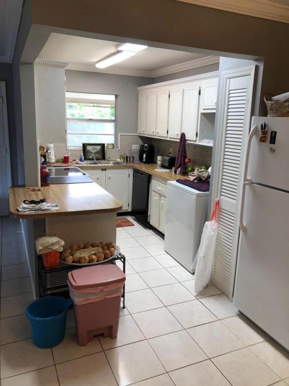 1050 Northwest 13th Street, Unit 291D Boca Raton, FL 33486 - Photo 8 of 11 Kitchen Area