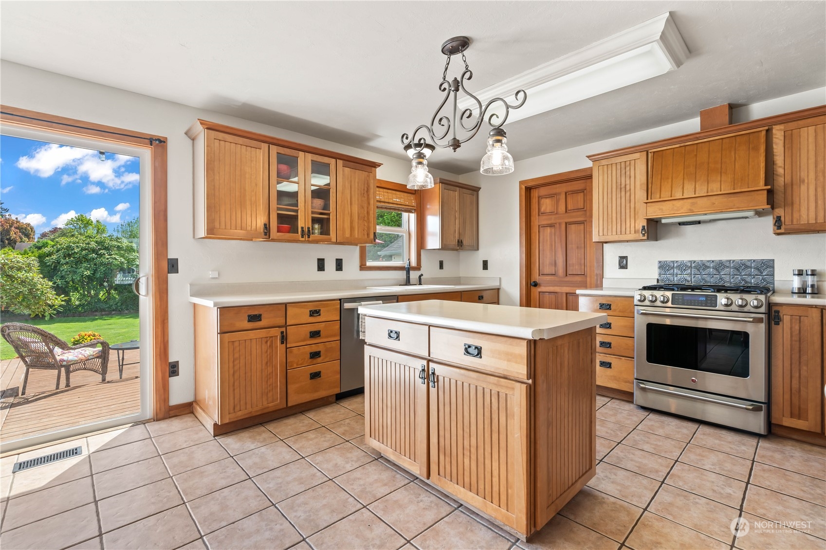 1616 Maple Street Sumner, WA 98390 - Photo 11 of 40 a kitchen with stainless steel appliances granite countertop a stove and a sink
