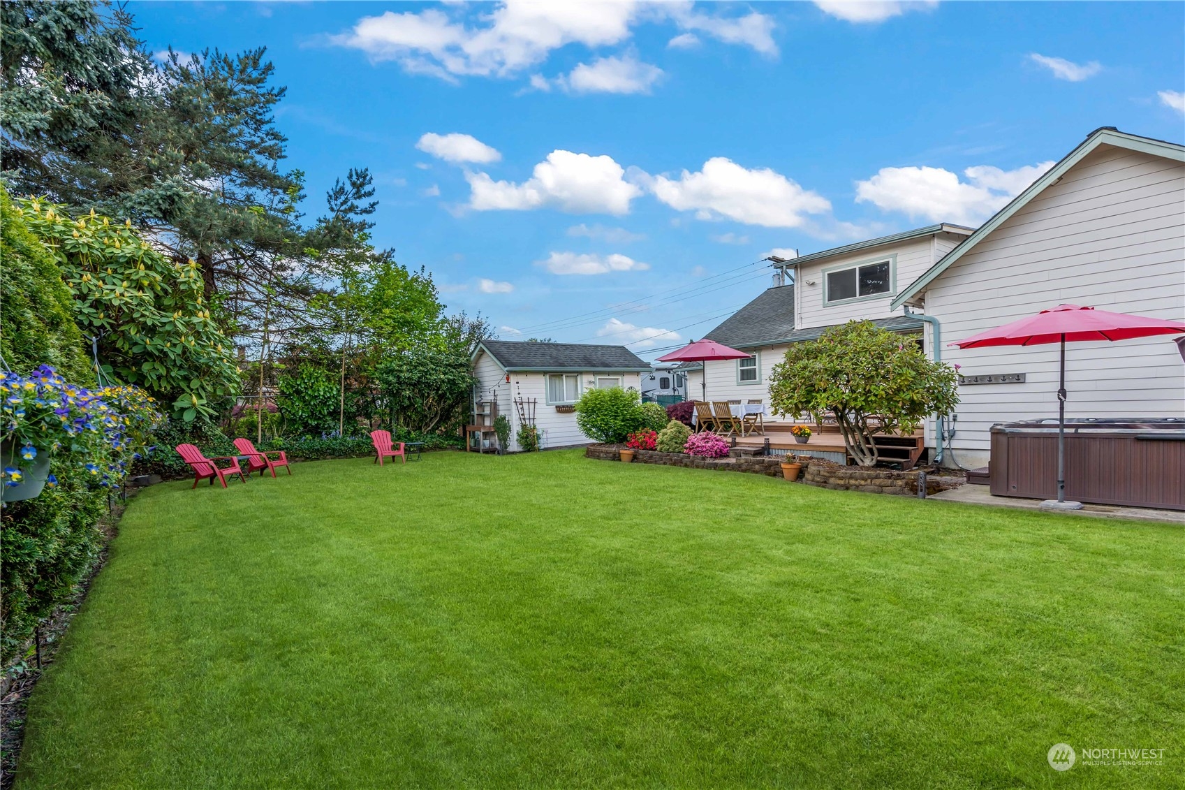 1616 Maple Street Sumner, WA 98390 - Photo 28 of 40 a front view of house with yard and trees
