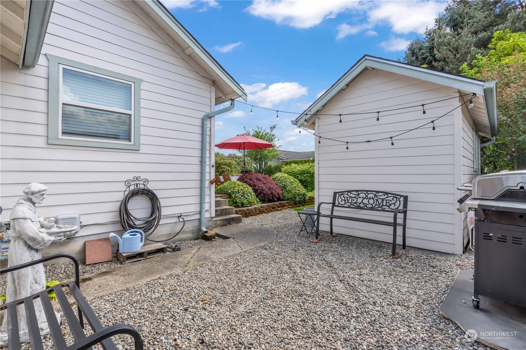 1616 Maple Street Sumner, WA 98390 - Photo 32 of 40 a view of a chairs in patio