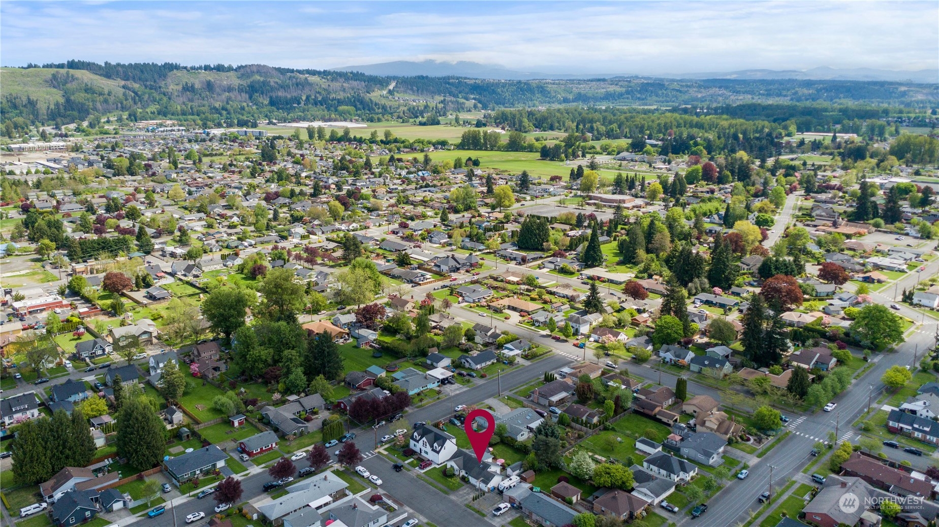 1616 Maple Street Sumner, WA 98390 - Photo 37 of 40 a view of city and mountain