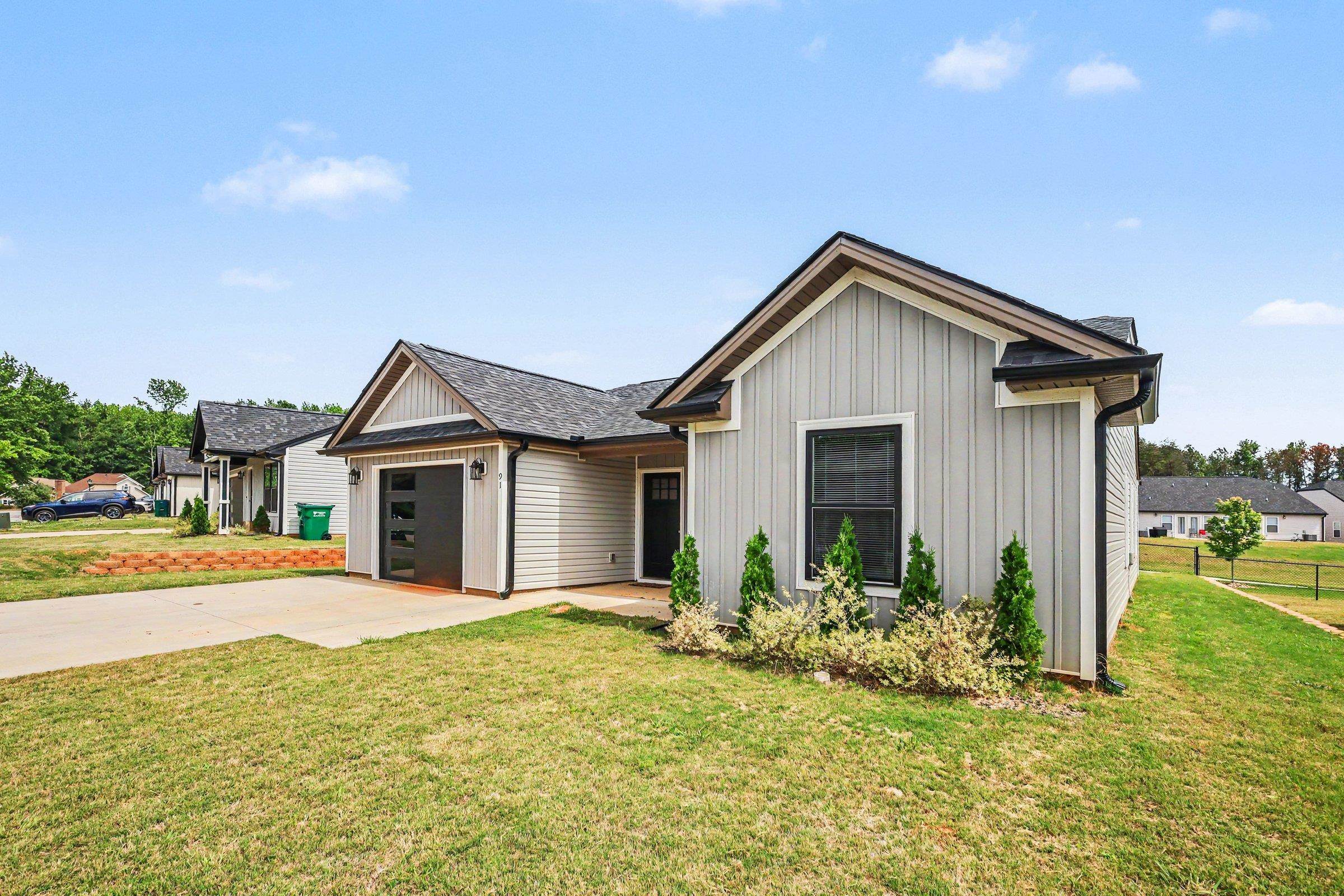 91 Sunrise Road Spartanburg, SC 29302 - Photo 2 of 35