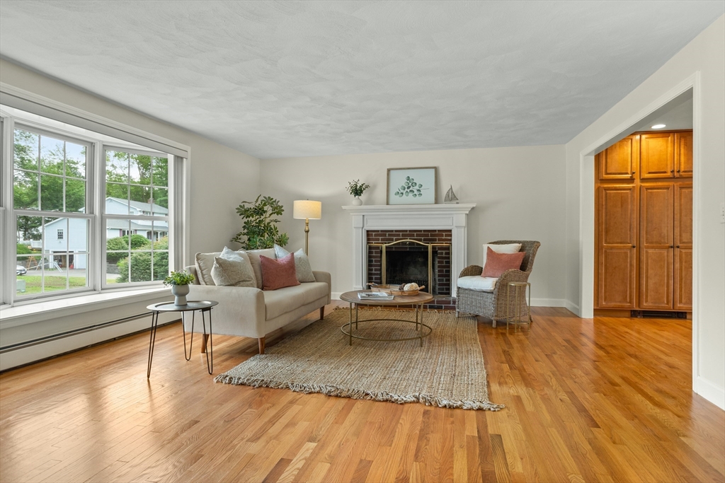 5 Mallard Road Acton, MA 01720 - Photo 4 of 41 Gallery Image 4