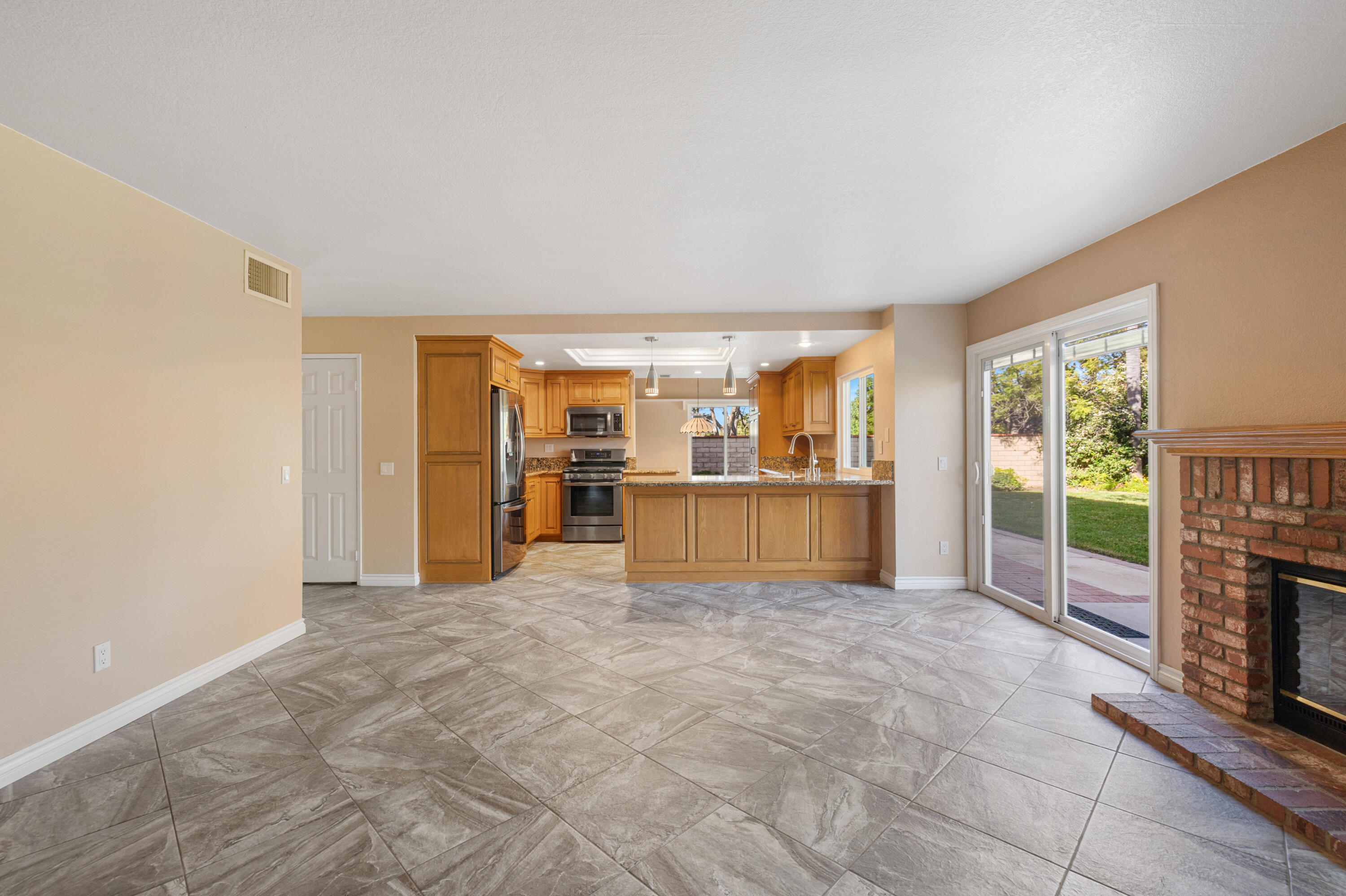 6746 Alderpoint Court Riverside, CA 92506 - Photo 13 of 40 27-print-8M4A0984