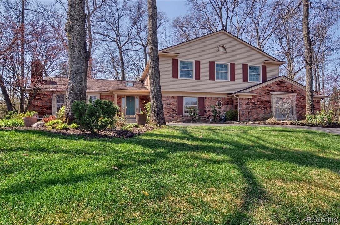 967 Sandhurst Road Bloomfield Hills, MI 48302 - Photo 1 of 39 Front