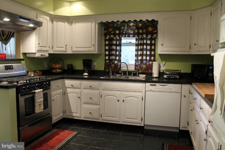206 Beechcroft Road Winchester, VA 22601 - Photo 12 of 29 Kitchen