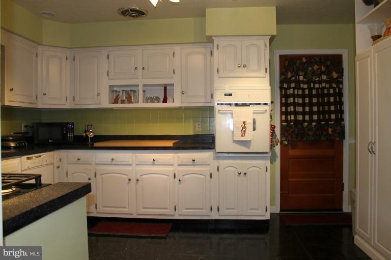 206 Beechcroft Road Winchester, VA 22601 - Photo 13 of 29 Kitchen