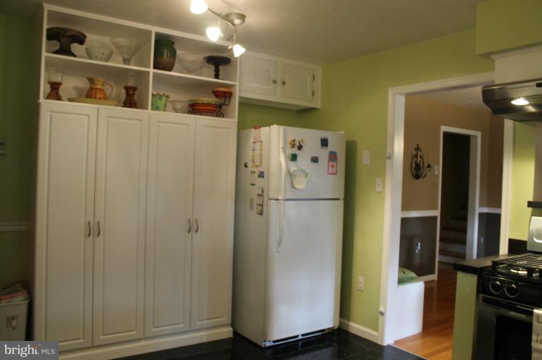 206 Beechcroft Road Winchester, VA 22601 - Photo 14 of 29 Kitchen