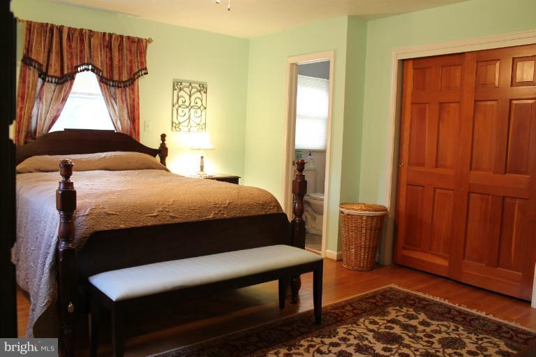 206 Beechcroft Road Winchester, VA 22601 - Photo 15 of 29 Bedroom (Master)