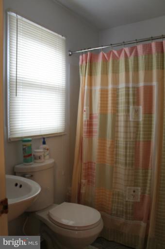 206 Beechcroft Road Winchester, VA 22601 - Photo 16 of 29 Bath (Master)