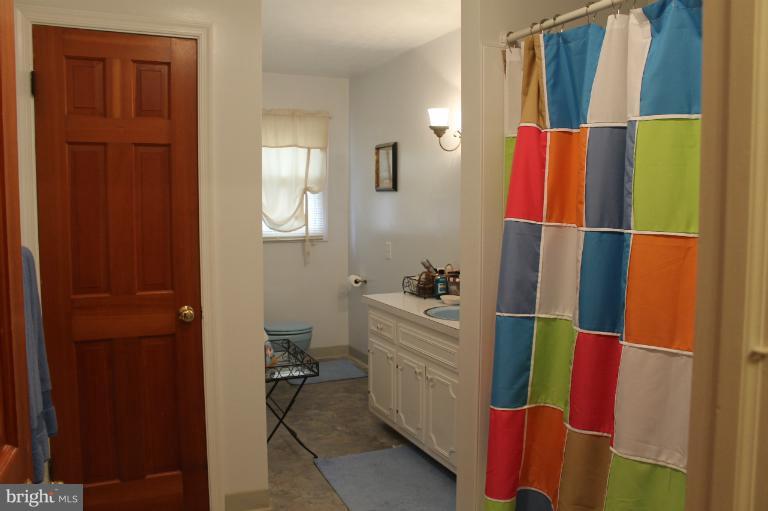 206 Beechcroft Road Winchester, VA 22601 - Photo 17 of 29 Bath