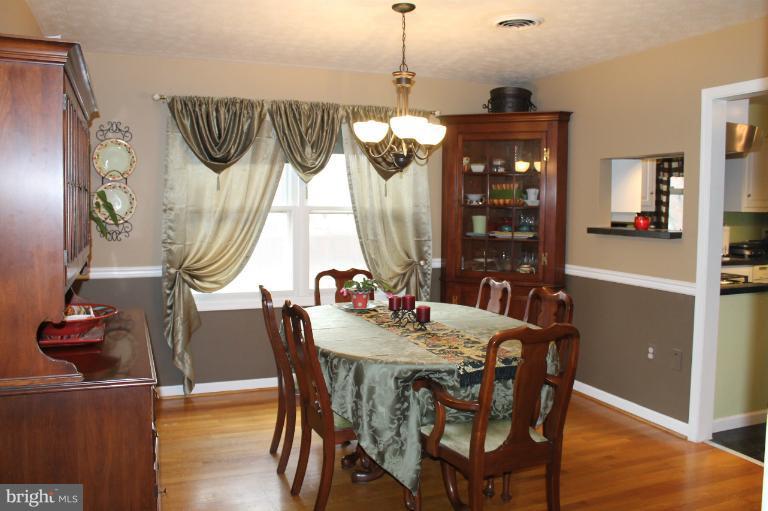 206 Beechcroft Road Winchester, VA 22601 - Photo 5 of 29 Dining Room