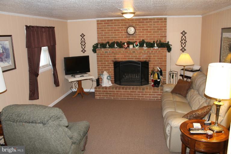 206 Beechcroft Road Winchester, VA 22601 - Photo 6 of 29 Family Room