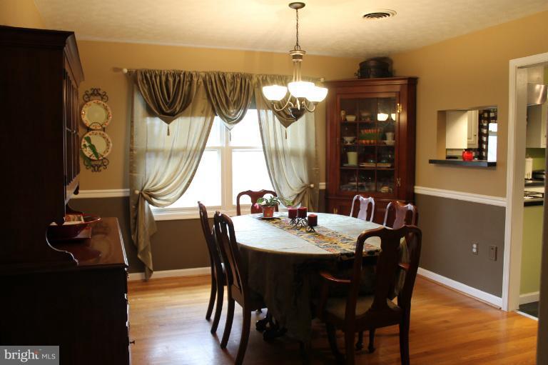 206 Beechcroft Road Winchester, VA 22601 - Photo 8 of 29 Dining Room
