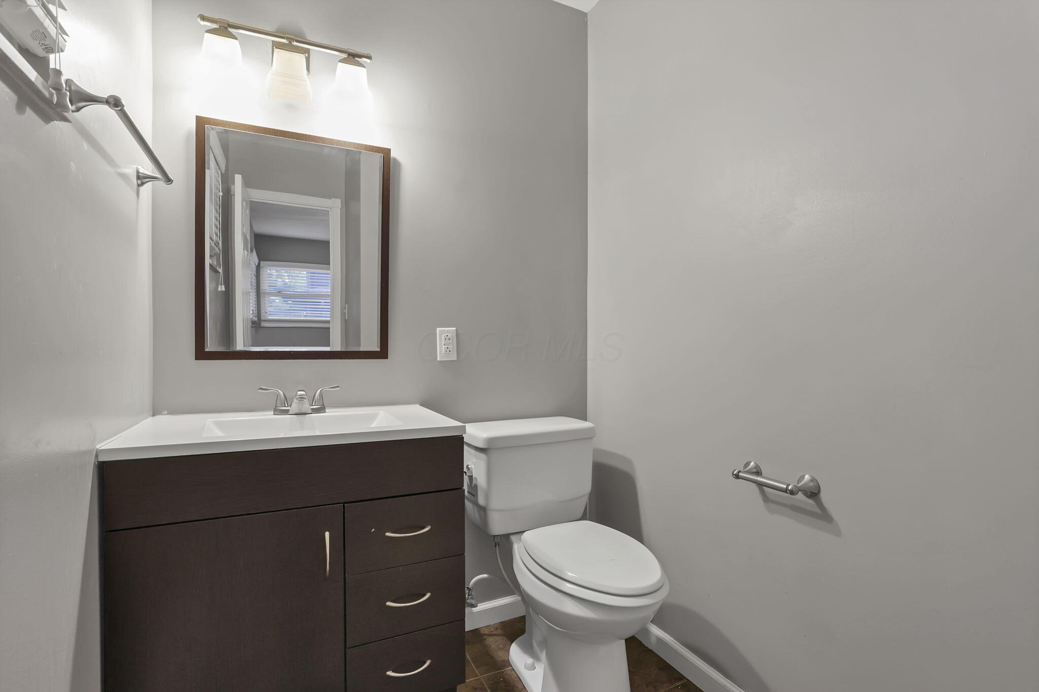 1923 Riverdale Road Columbus, OH 43232 - Photo 20 of 25 En-Suite Bathroom