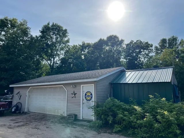 $279,900 | 984 West Rose Meadow Drive, Luther, MI 49656