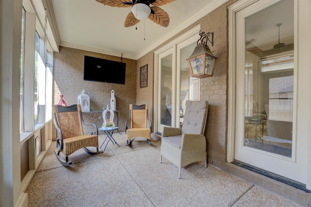 389 South Tarren Mill Circle Collierville, TN 38017 - Photo 28 of 32 a living room with furniture