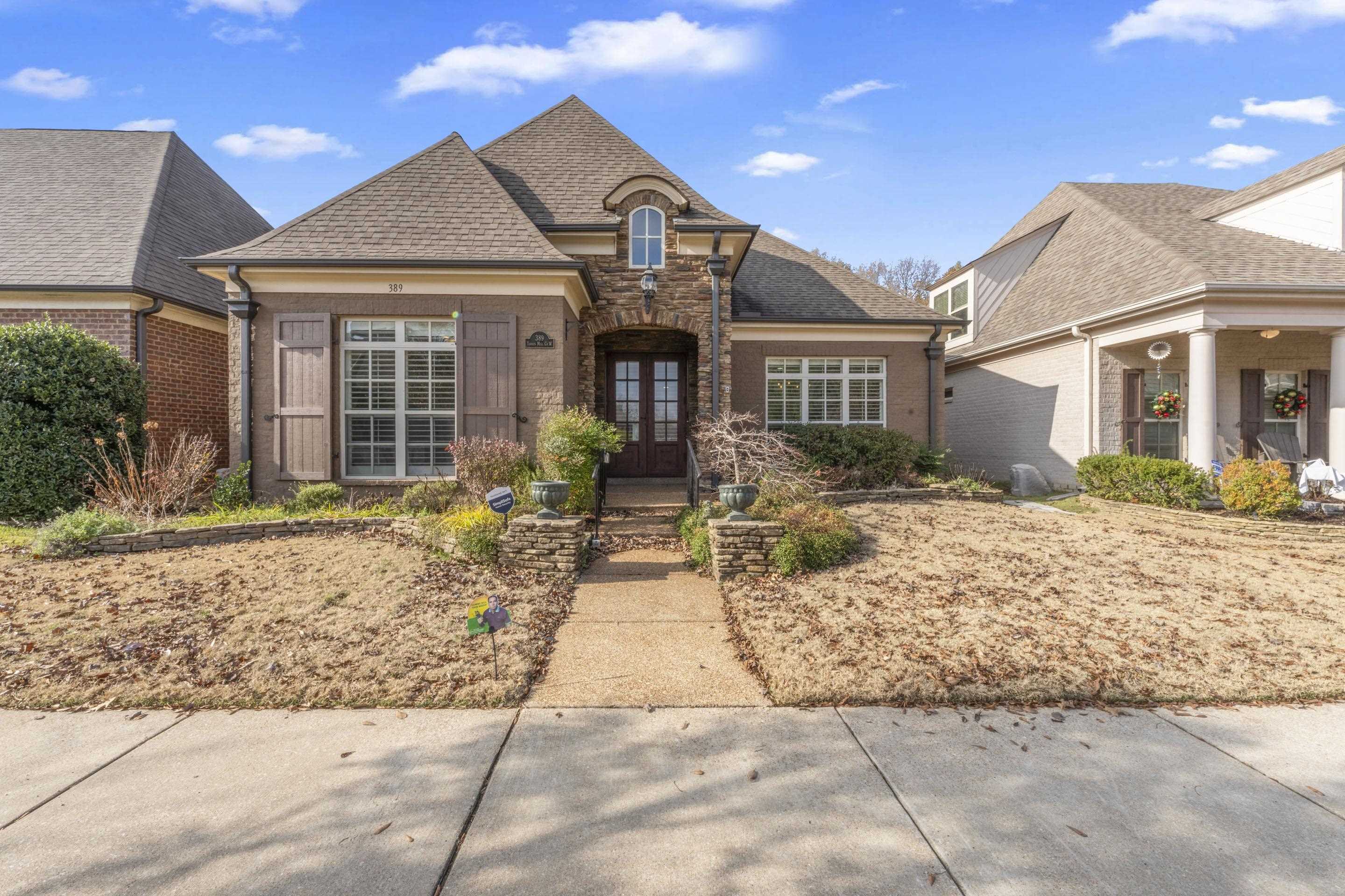 389 South Tarren Mill Circle Collierville, TN 38017 - Photo 3 of 32 a front view of a house with garden
