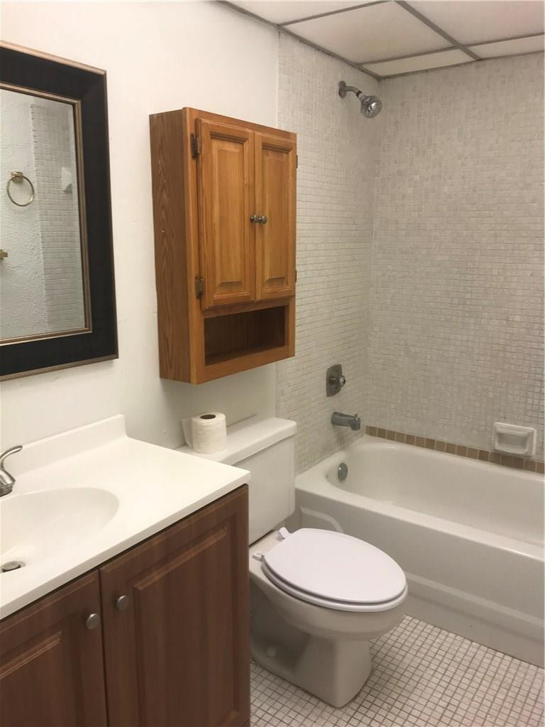 7750 West McNab Road, Unit 104 Fort Lauderdale, FL 33321 - Photo 7 of 16 2nd FULL BATH