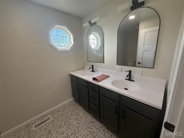 $142,000 | 904 West Johnson Street, Vandalia, IL 62471