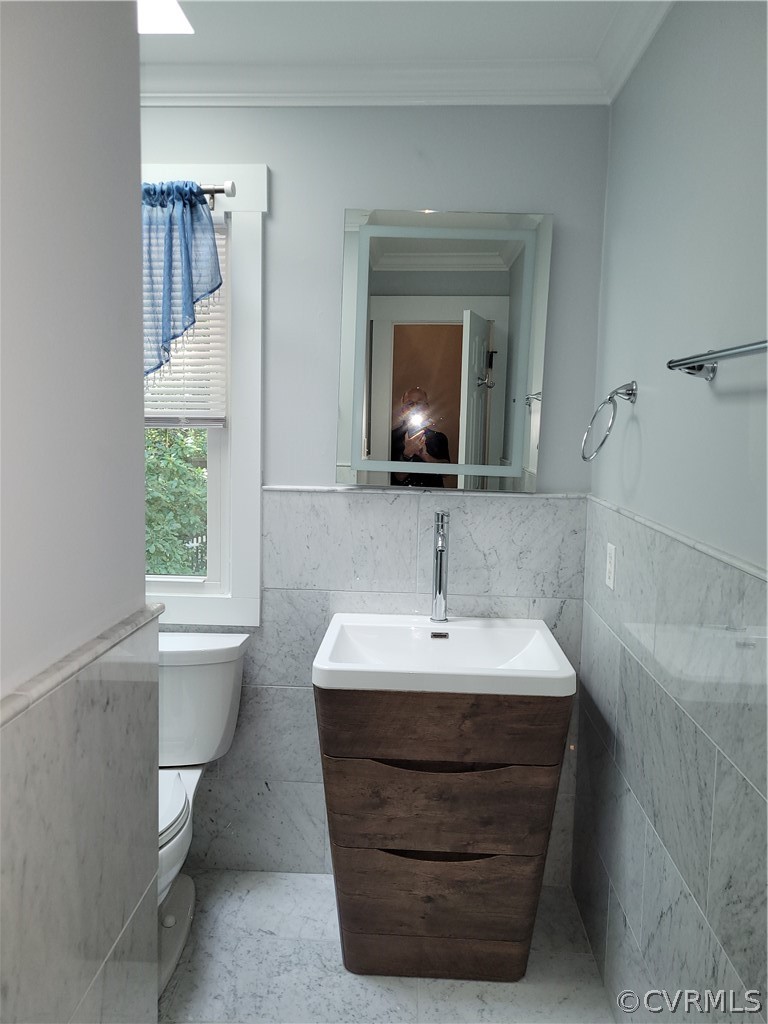 13803 Sunrise Bluff Road Midlothian, VA 23112 - Photo 31 of 42 a bathroom with a sink and a mirror