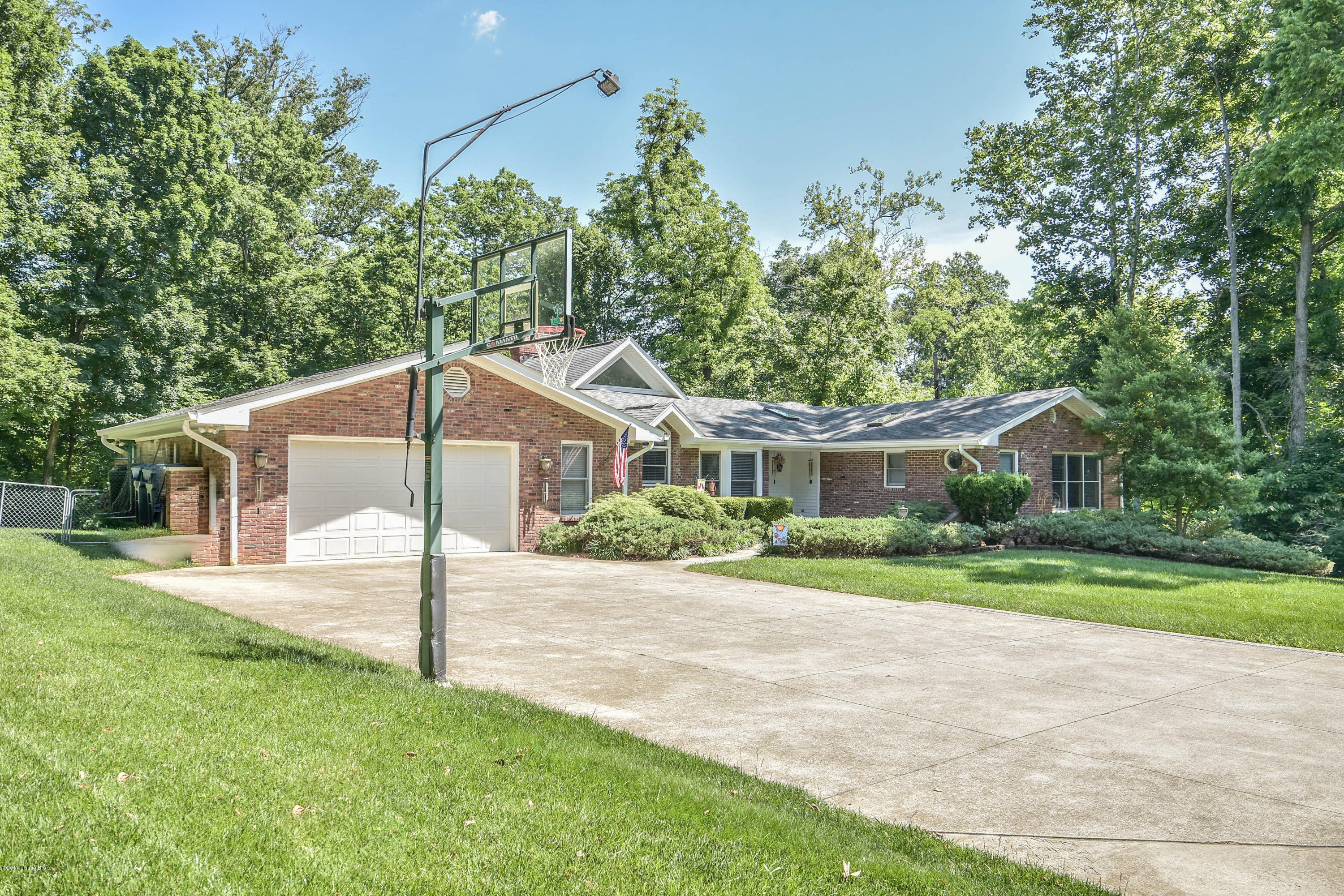 11205 Beech Road Anchorage, KY 40223 - Photo 32 of 36 JEJ_2776