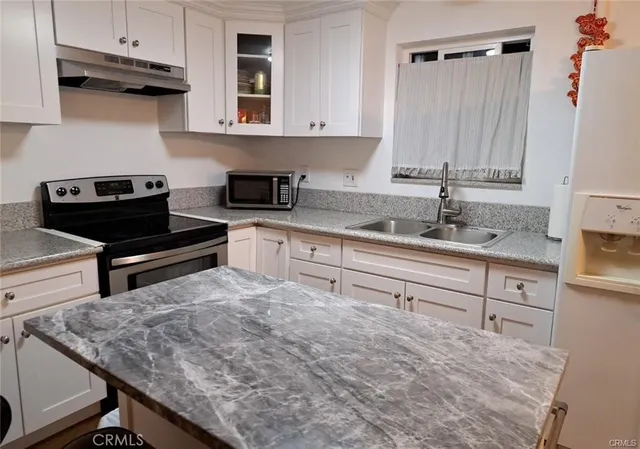 $522,000 | 15205 Budlong Avenue, Unit 9, Gardena, CA 90247