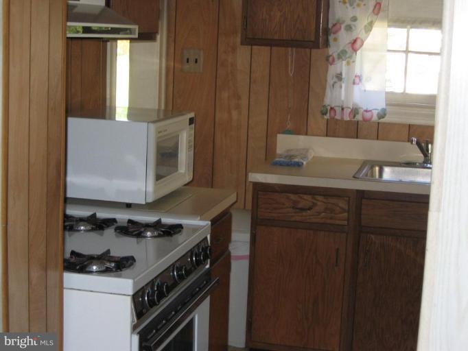 6307 Beechwood Road Baltimore, MD 21239 - Photo 11 of 14 Kitchen #2