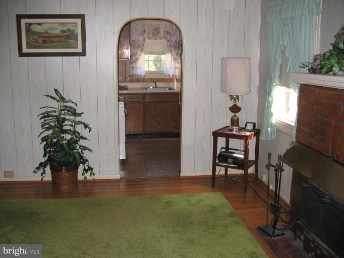 6307 Beechwood Road Baltimore, MD 21239 - Photo 8 of 14 Living Room