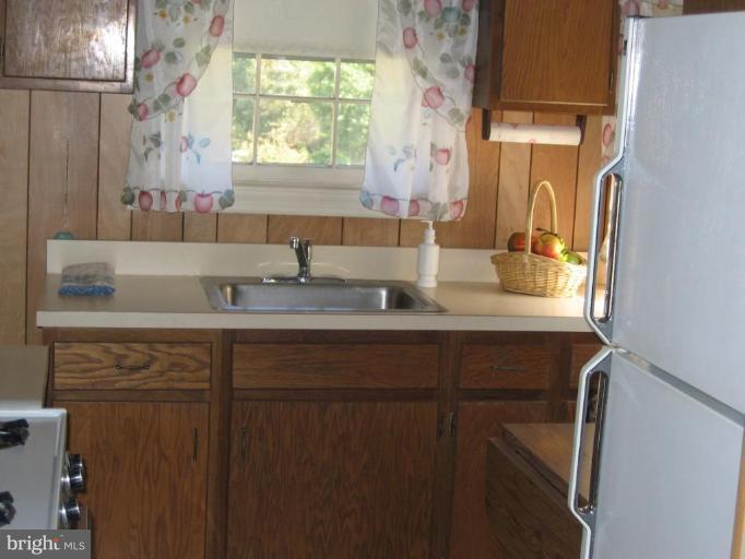 6307 Beechwood Road Baltimore, MD 21239 - Photo 10 of 14 Kitchen