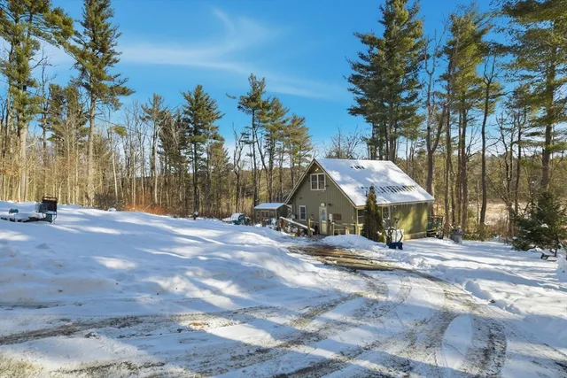 $325,000 | 200 Fox Den Road, Tolland, MA 01034