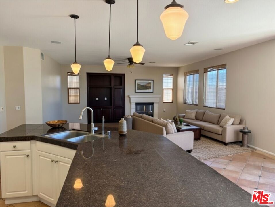 43029 59th Street West Lancaster, CA 93536 - Photo 3 of 23