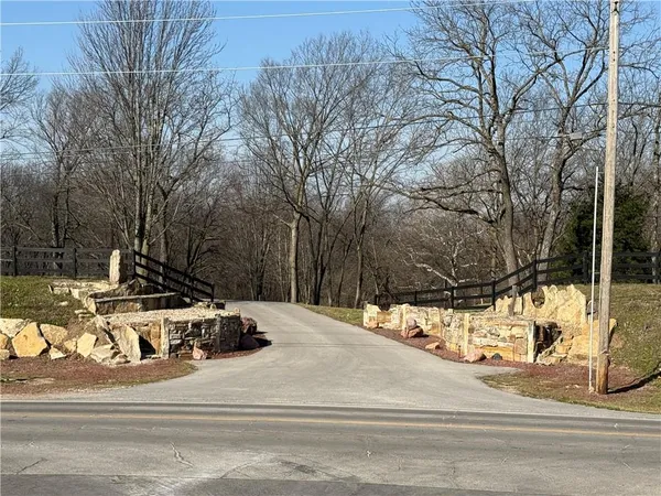 $2,444,444 | 8016 Northwest Hampton Road, Kansas City, MO 64152