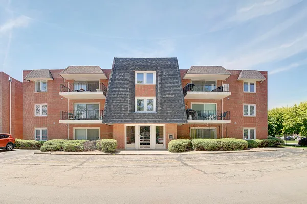 $155,000 | 10801 Keating Avenue, Unit 2SE, Oak Lawn, IL 60453