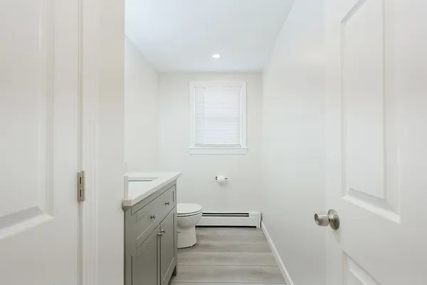 $2,600 | 23 Hunt Street, Unit C, Nashua, NH 03060