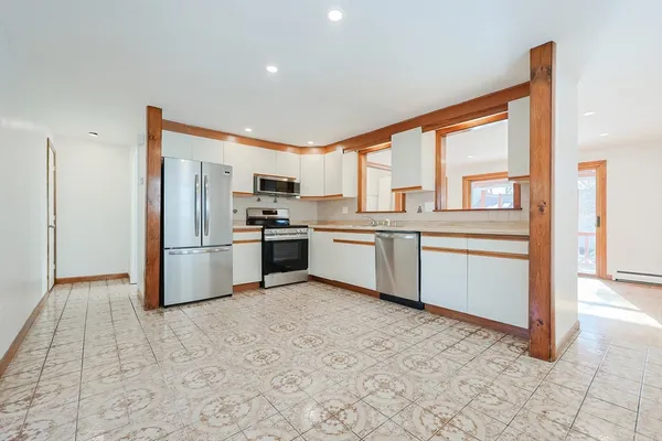 $2,600 | 23 Hunt Street, Unit C, Nashua, NH 03060