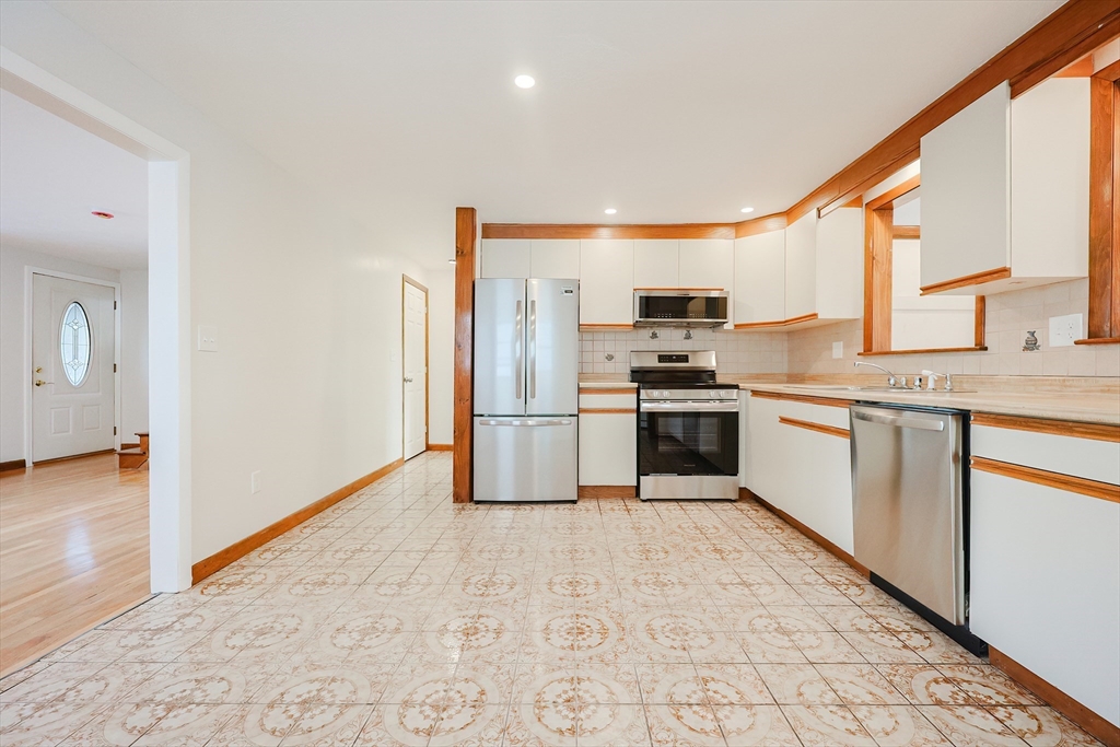 23 Hunt Street, Unit C Nashua, NH 03060 - Photo 7 of 25