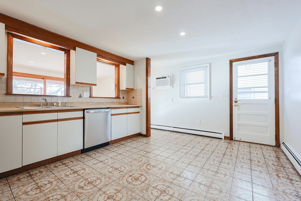 23 Hunt Street, Unit C Nashua, NH 03060 - Photo 8 of 25