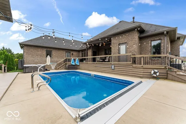 $759,000 | 1740 Golden Field Drive, Greenwood, IN 46143