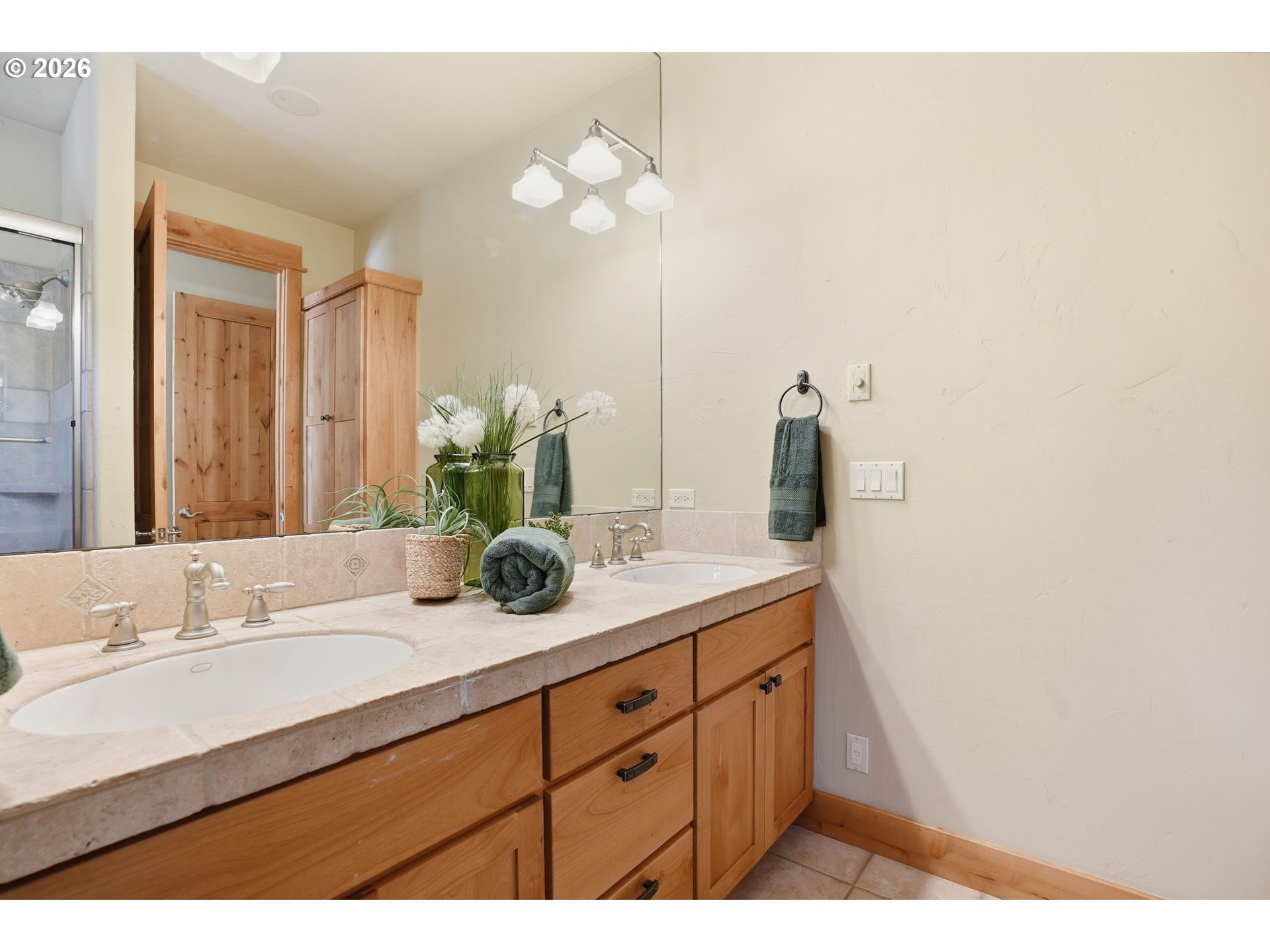631 Sundance Ridge Court Redmond, OR 97756 - Photo 29 of 48 En Suite Bathroom