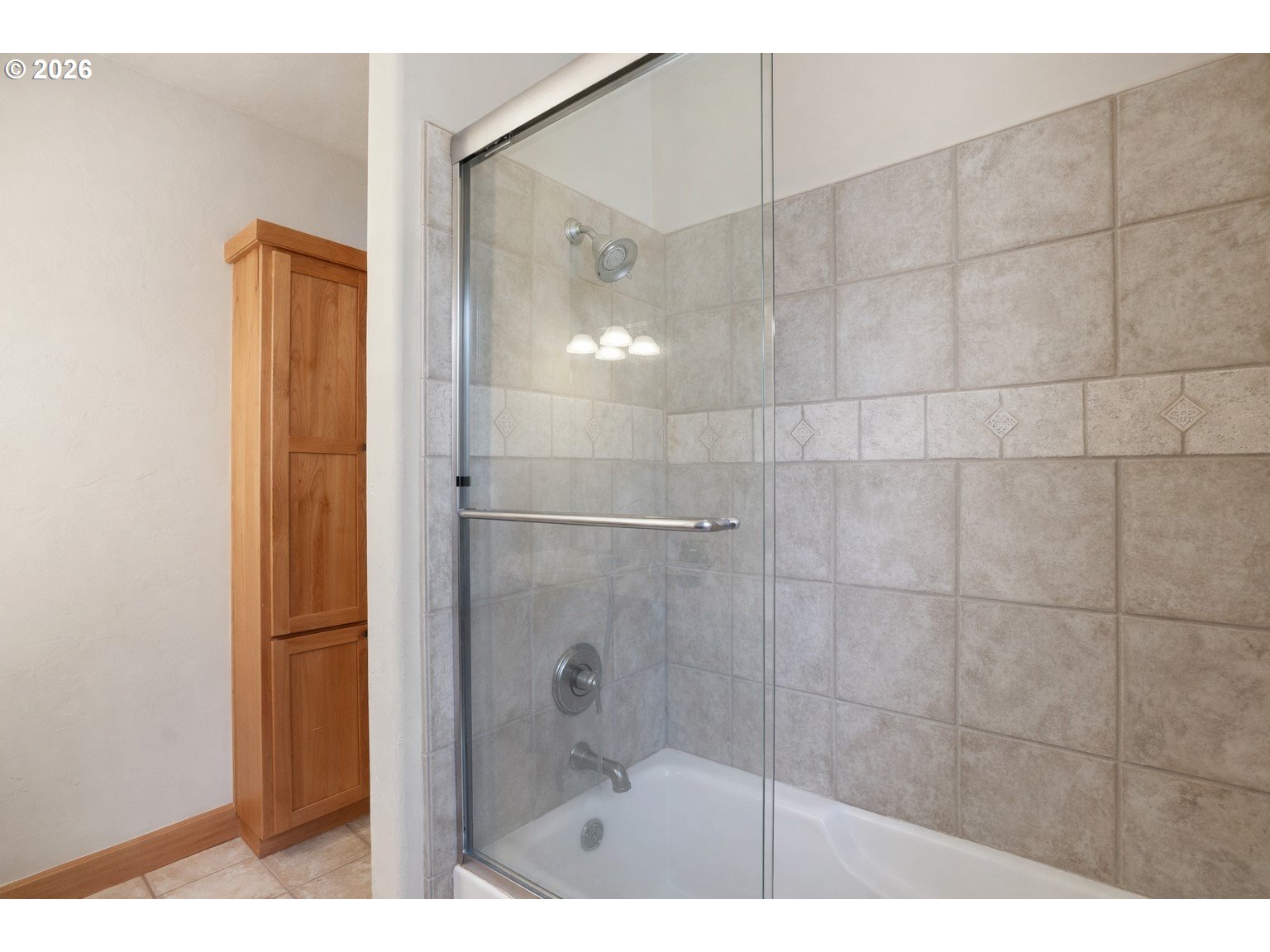 631 Sundance Ridge Court Redmond, OR 97756 - Photo 30 of 48 En Suite Bathroom
