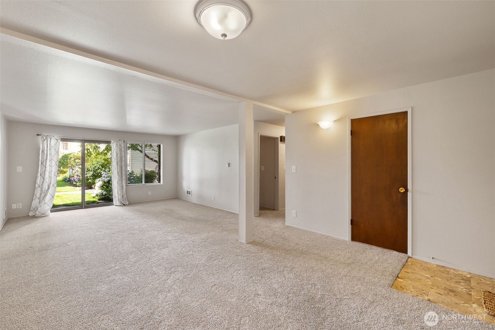 8516 196th Street Southwest, Unit 105 Edmonds, WA 98026 - Photo 3 of 40