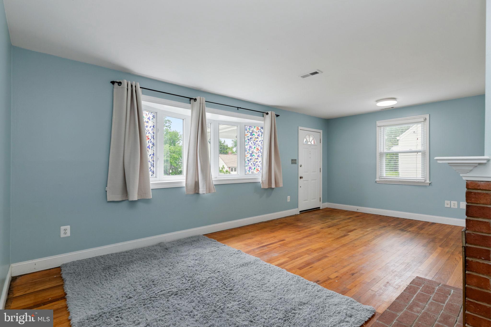 6823 Barrett Road Falls Church, VA 22042 - Photo 8 of 36