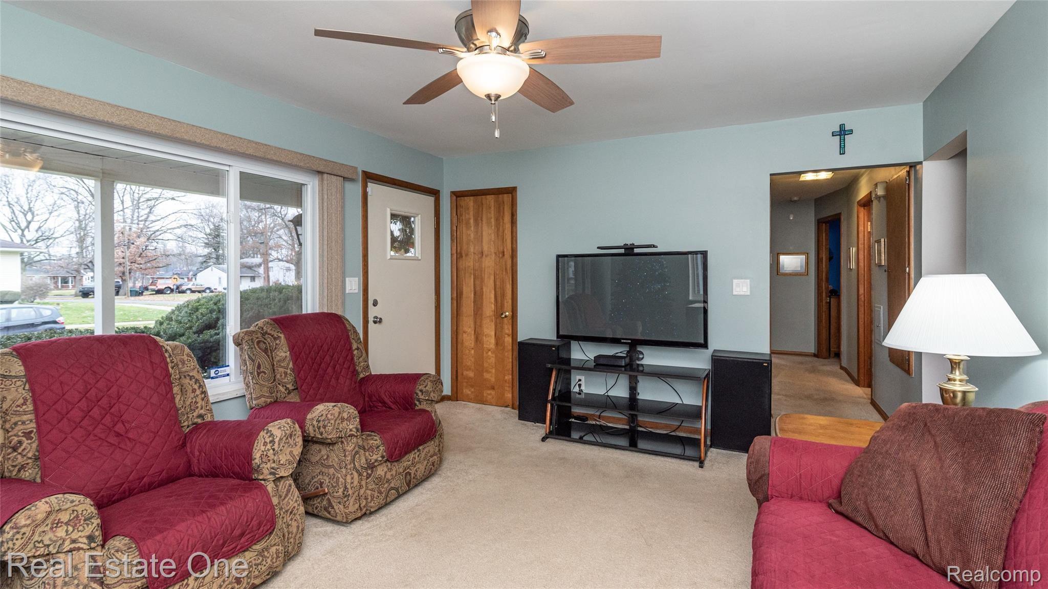 698 Center Ridge South Lyon, MI 48178 - Photo 15 of 48 Family Room